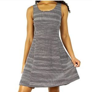 Flattering Banana Republic Sleeveless Skater Dress - Size 2P Petite